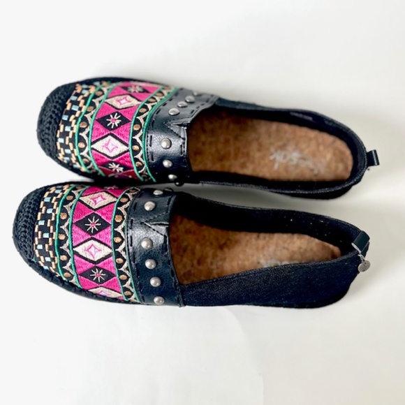The Sak Black Bright color design Slip On Boho Shoes. Size 8 - Picture 2 of 8